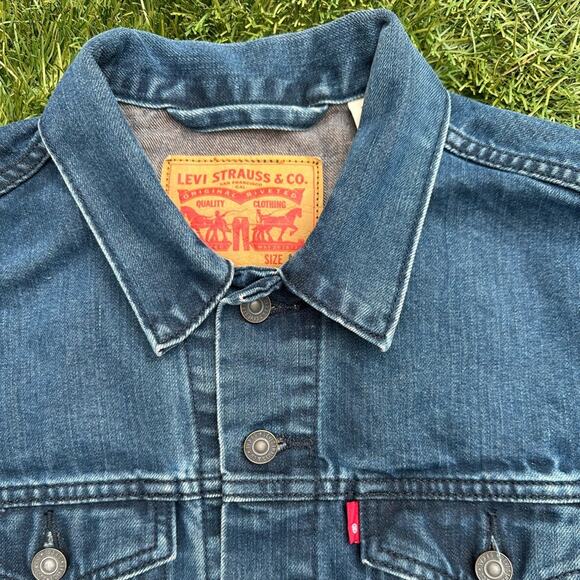 Levi’s Premium Denim Jean Original Trucker Jacket Dark Wash Mid Weight Classic M - Picture 2 of 10